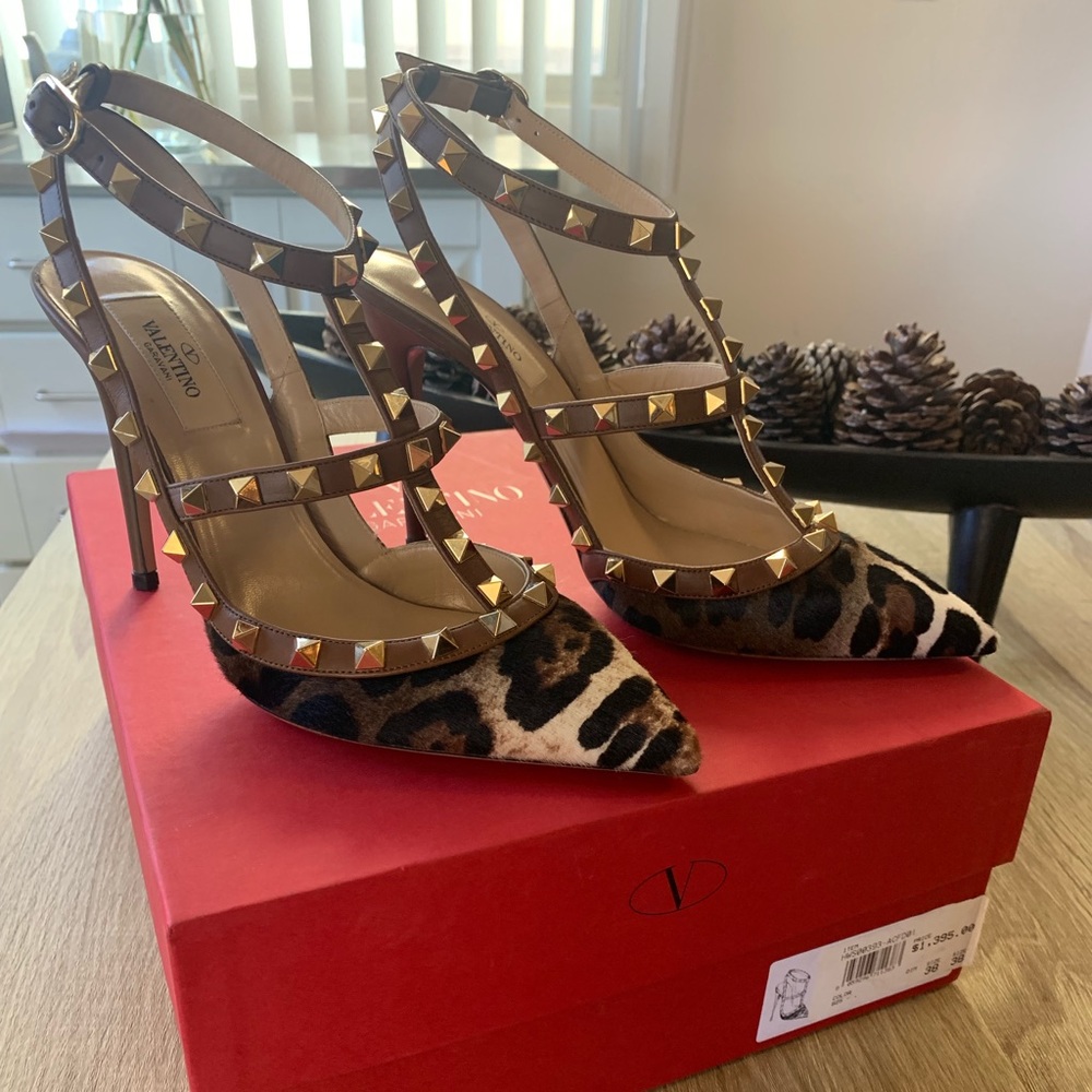 AUTHENTIC Valentino Rockstud Leopard Print T-Strap